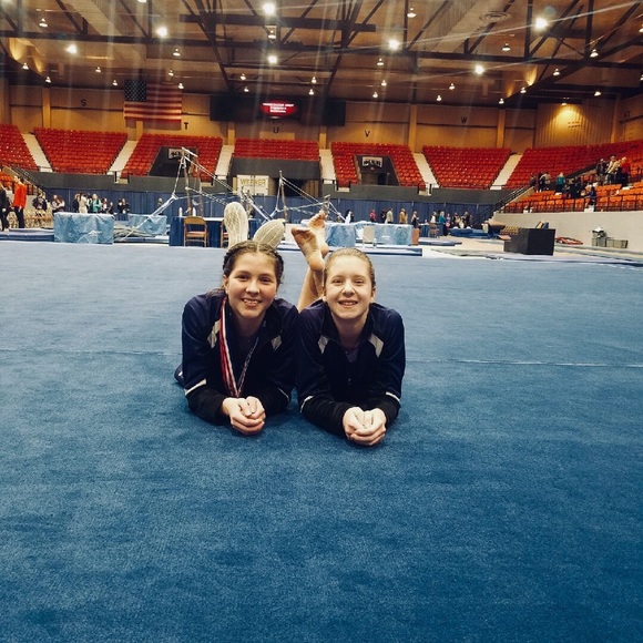 Meet your Posher, Gymnast - Picture 3 of 4